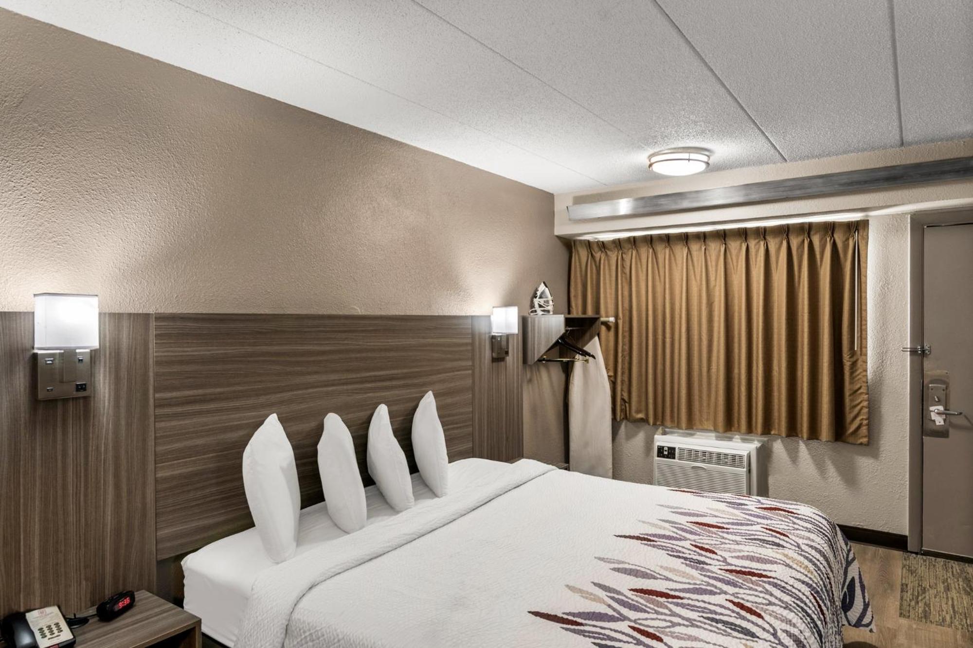 Red Roof Inn Енфілд Екстер'єр фото