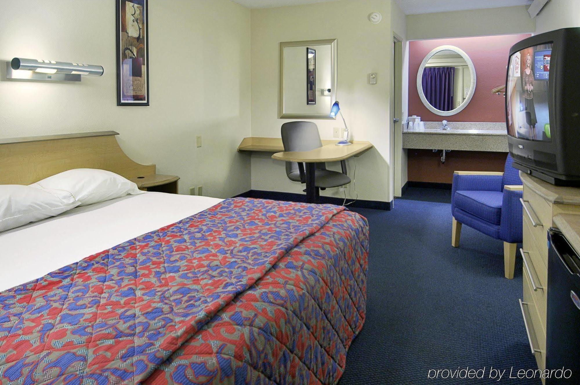 Red Roof Inn Енфілд Номер фото